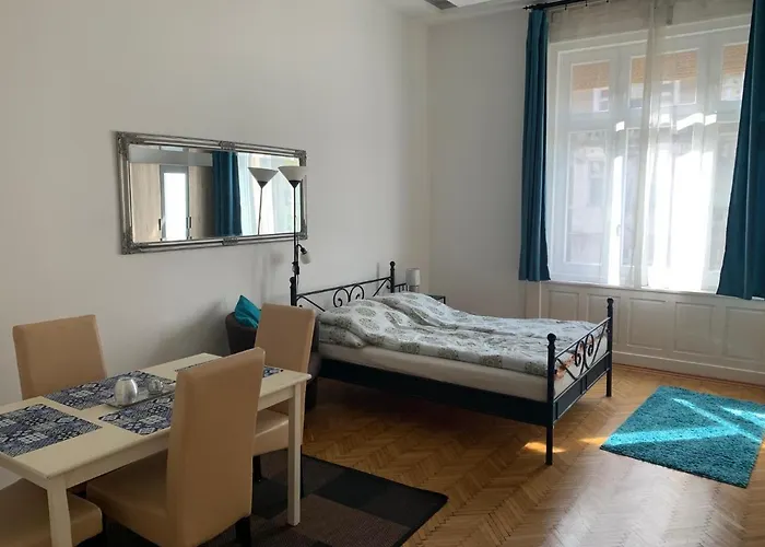 Mester4 Near To The Danube Budapest